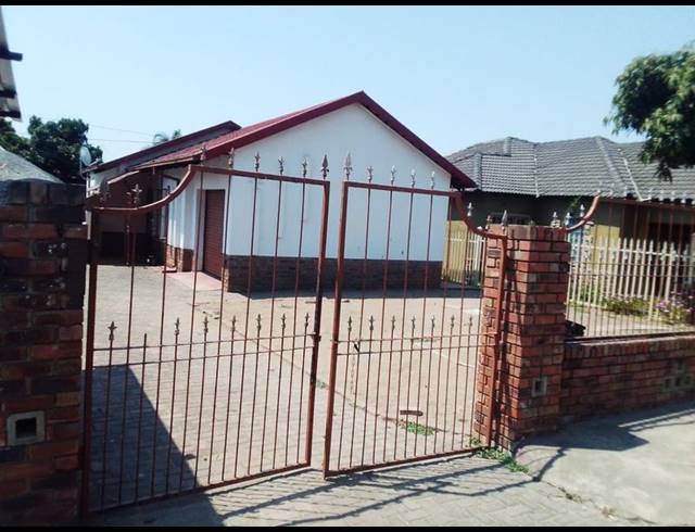 3 BEDROOM HOUSE FOR SALE IN NKOWANKOWA